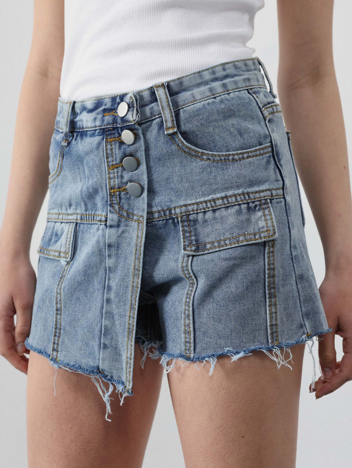 ג'ינס קצר בדוגמת מעטפת של TERMINAL X QUESTION MARK