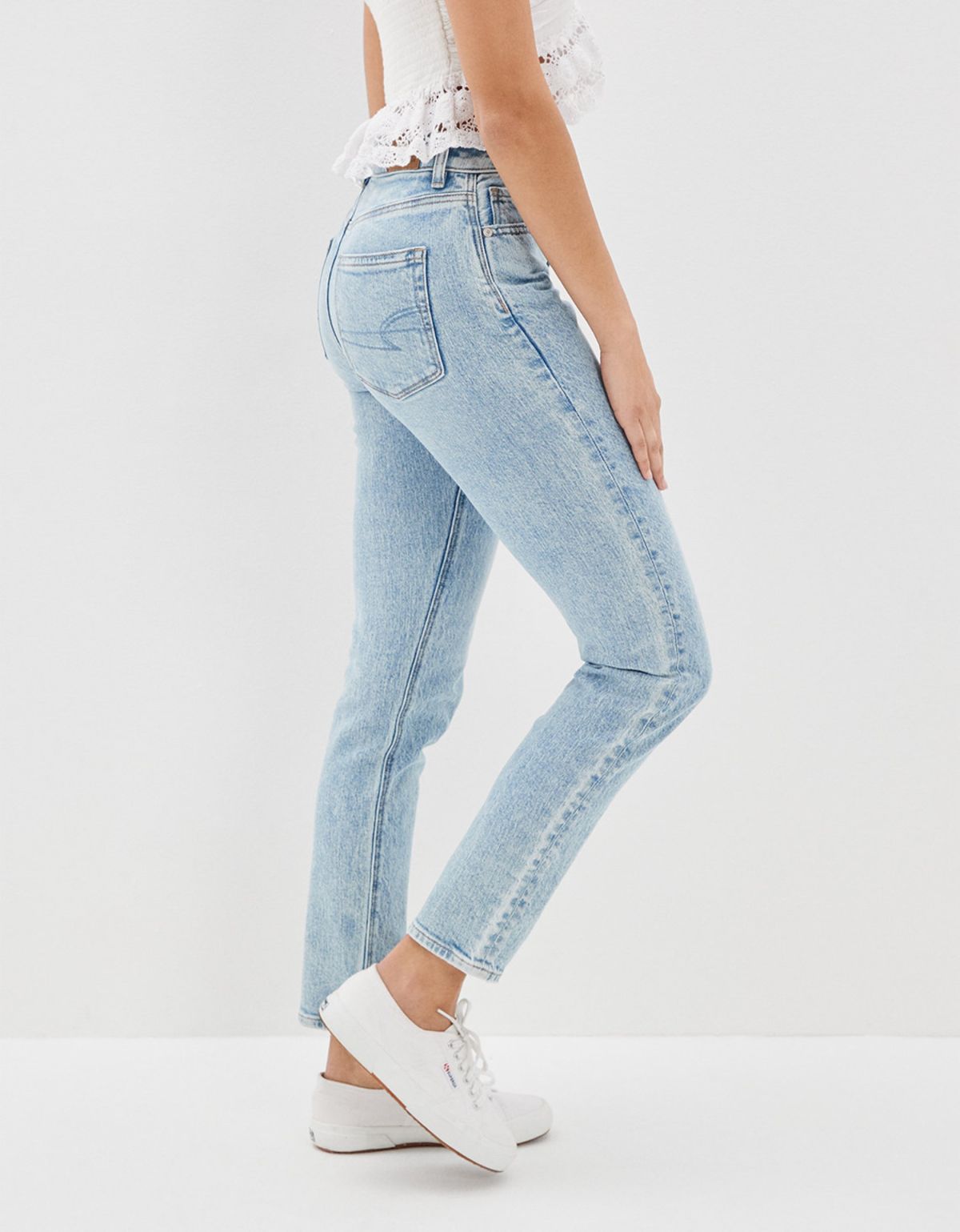  מכנסי ג'ינס MOM של AMERICAN EAGLE