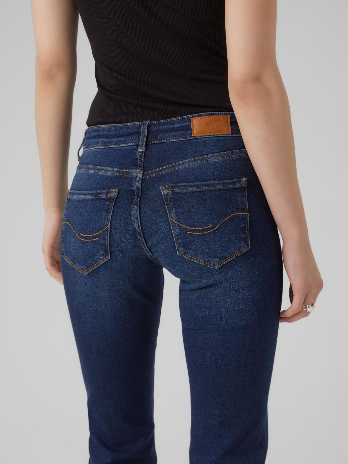  מכנסי ג'ינס ארוכים בגזרת סקיני של VERO MODA