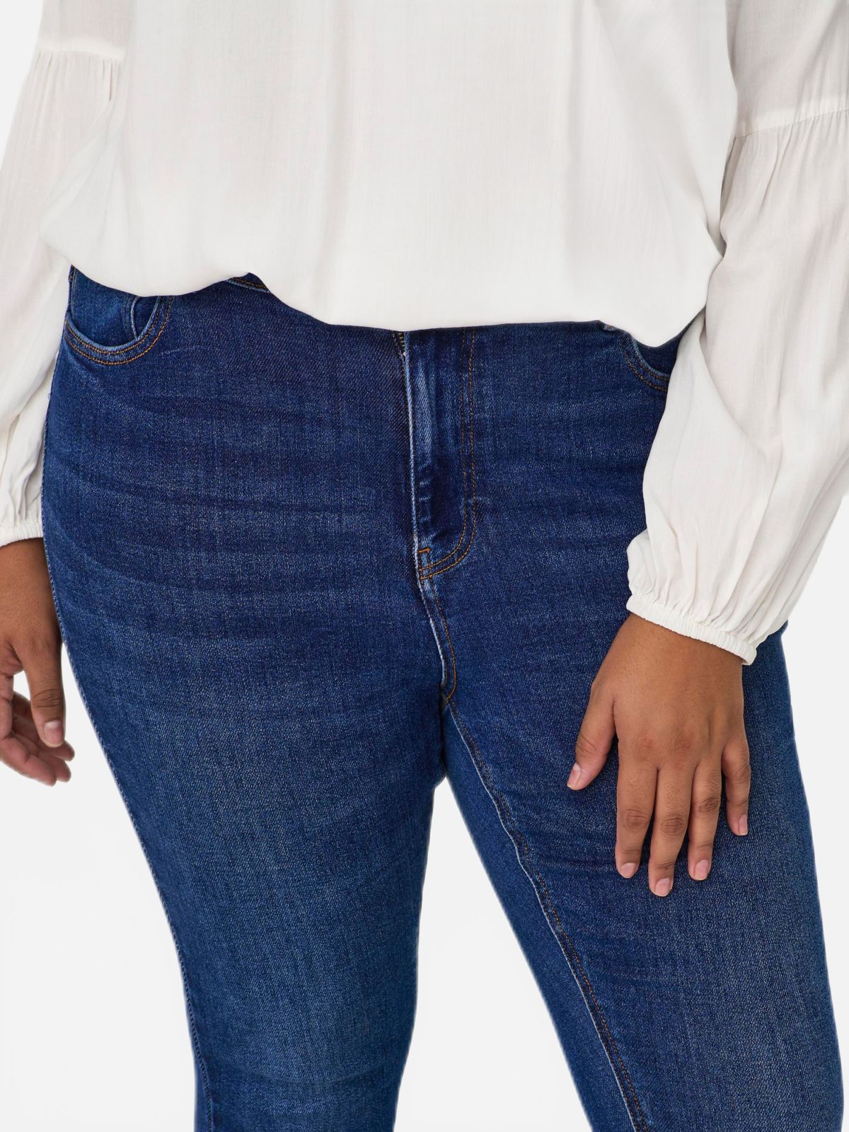  מכנסי ג'ינס בגזרת סקיני של ONLY