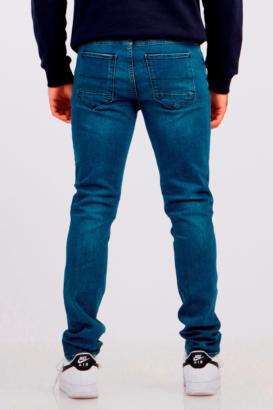  ג'ינס בגזרת Slim של NAUTICA