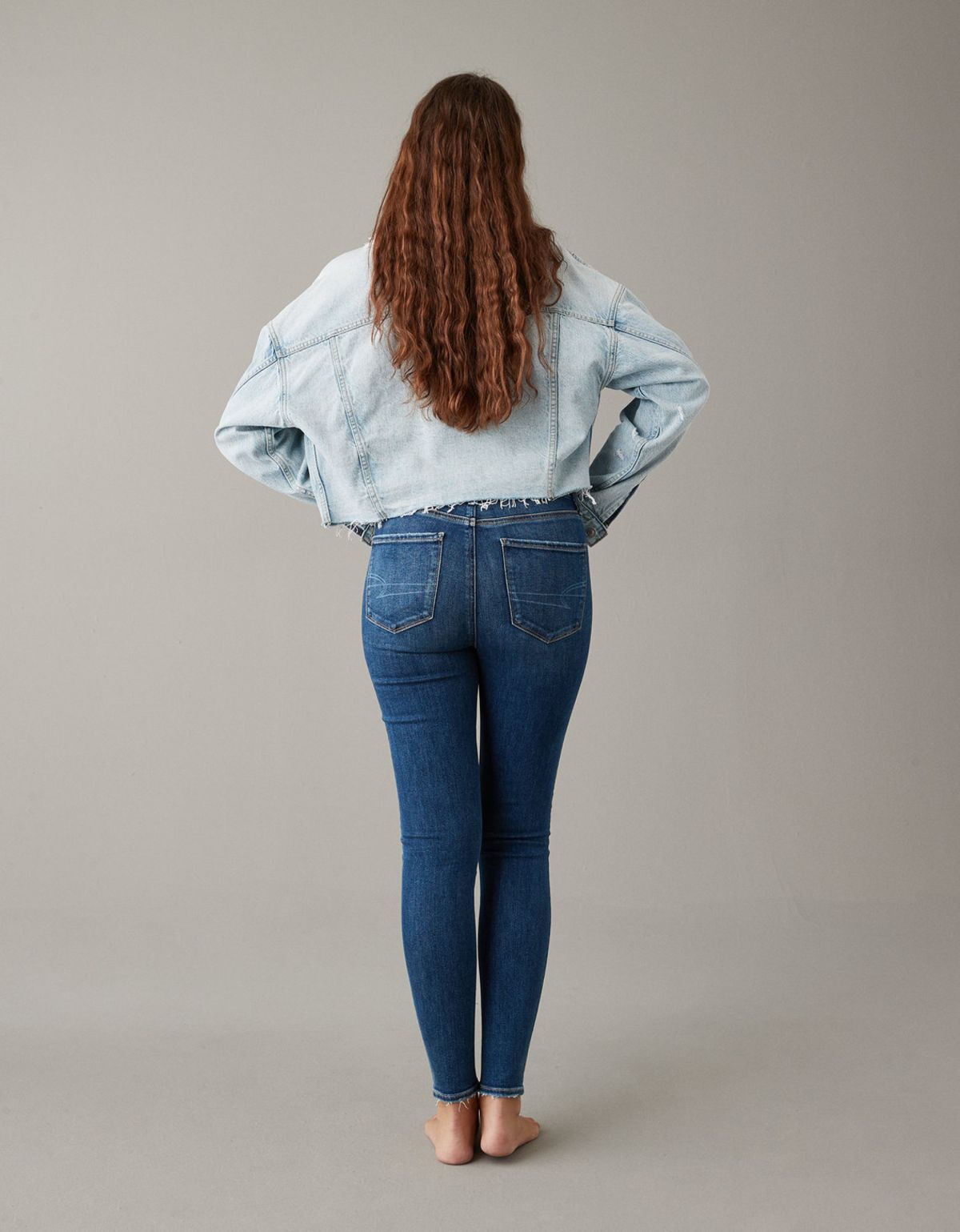  מכנסי ג'ינס SUPER HIGH RISE של AMERICAN EAGLE