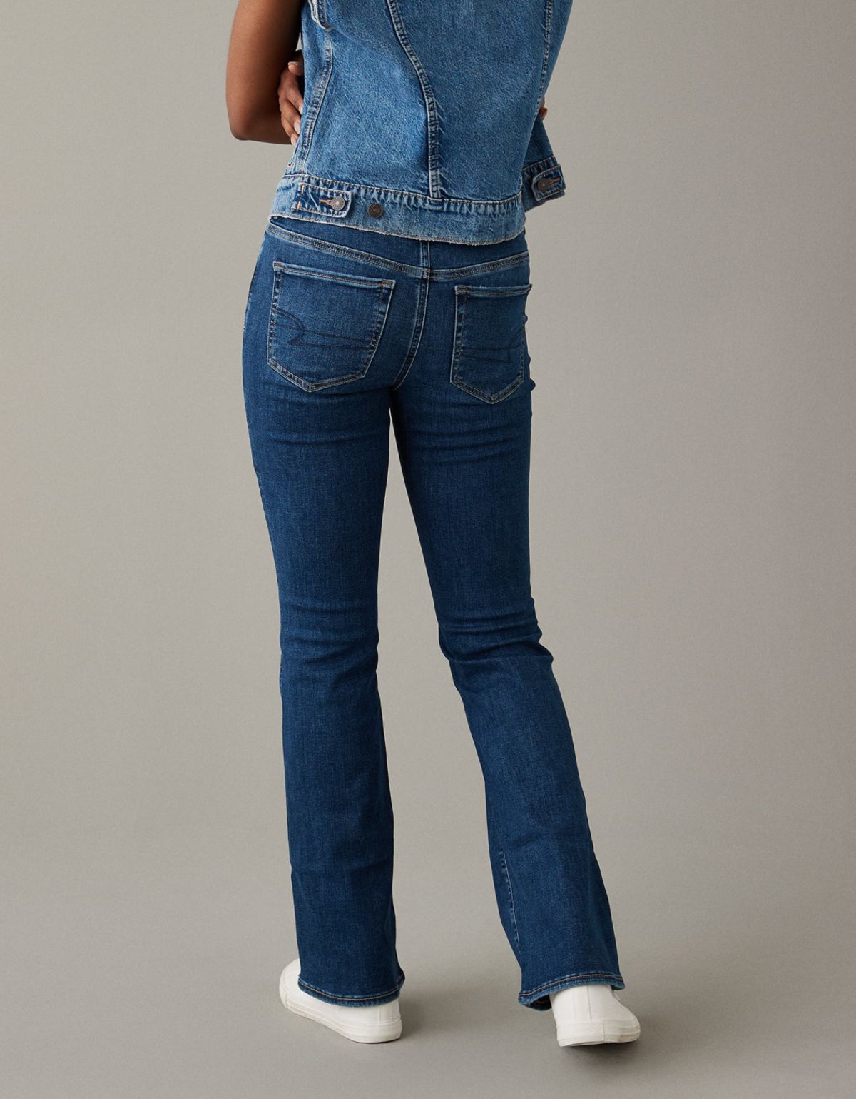  מכנסי ג'ינס בגזרת KICK BOOT של AMERICAN EAGLE