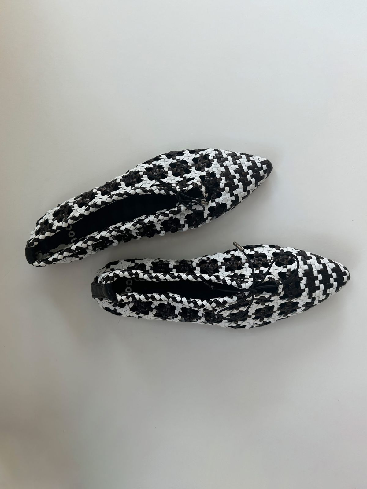  נעלי בובה בדוגמה קלועה LIDIA / נשים של NOON