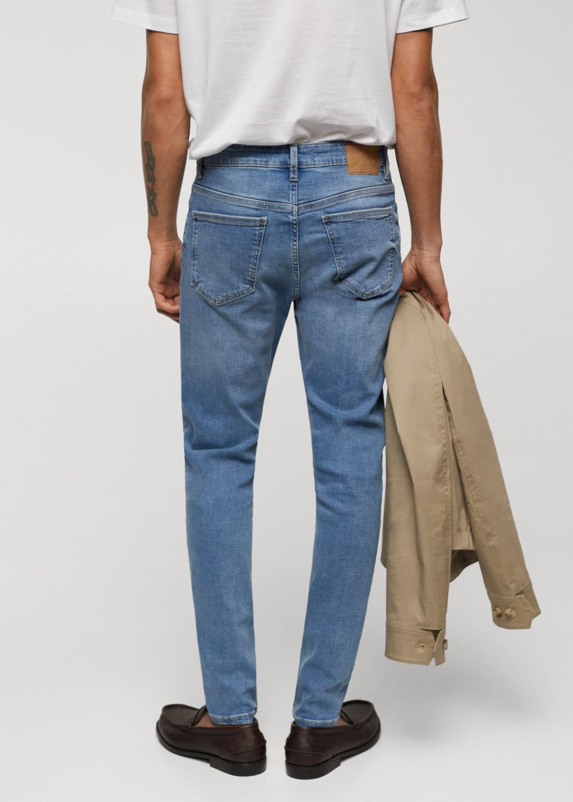  מכנסי ג'ינס סקיני של MANGO