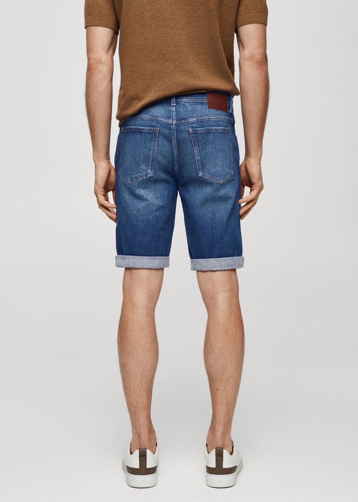  מכנסי ג'ינס ברמודה עם סיומת קיפולים של MANGO