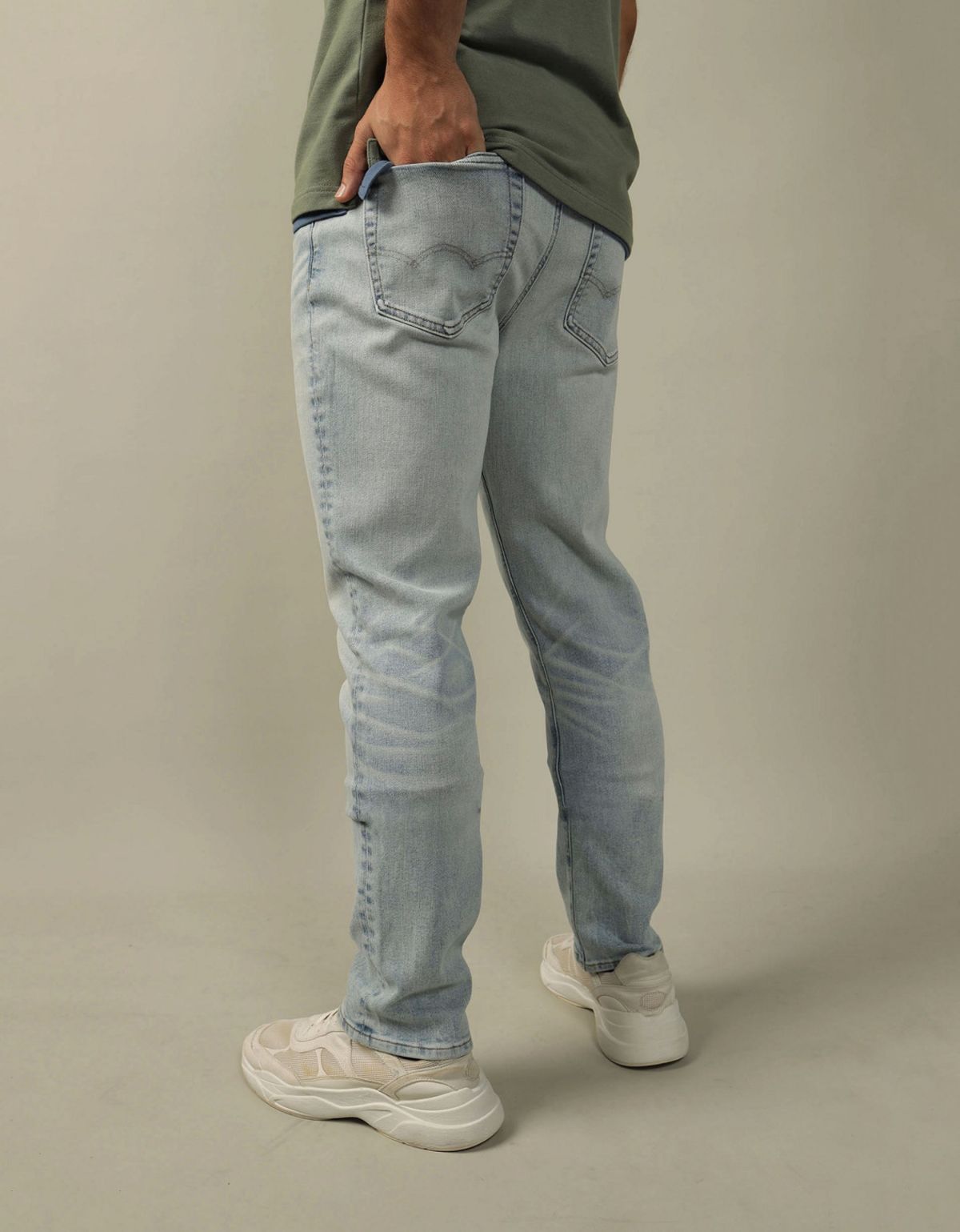  ג'ינס בגזרת SLIM של AMERICAN EAGLE