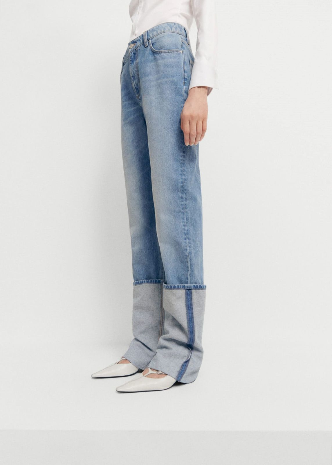  ג'ינס עם סיומת קיפול של MANGO
