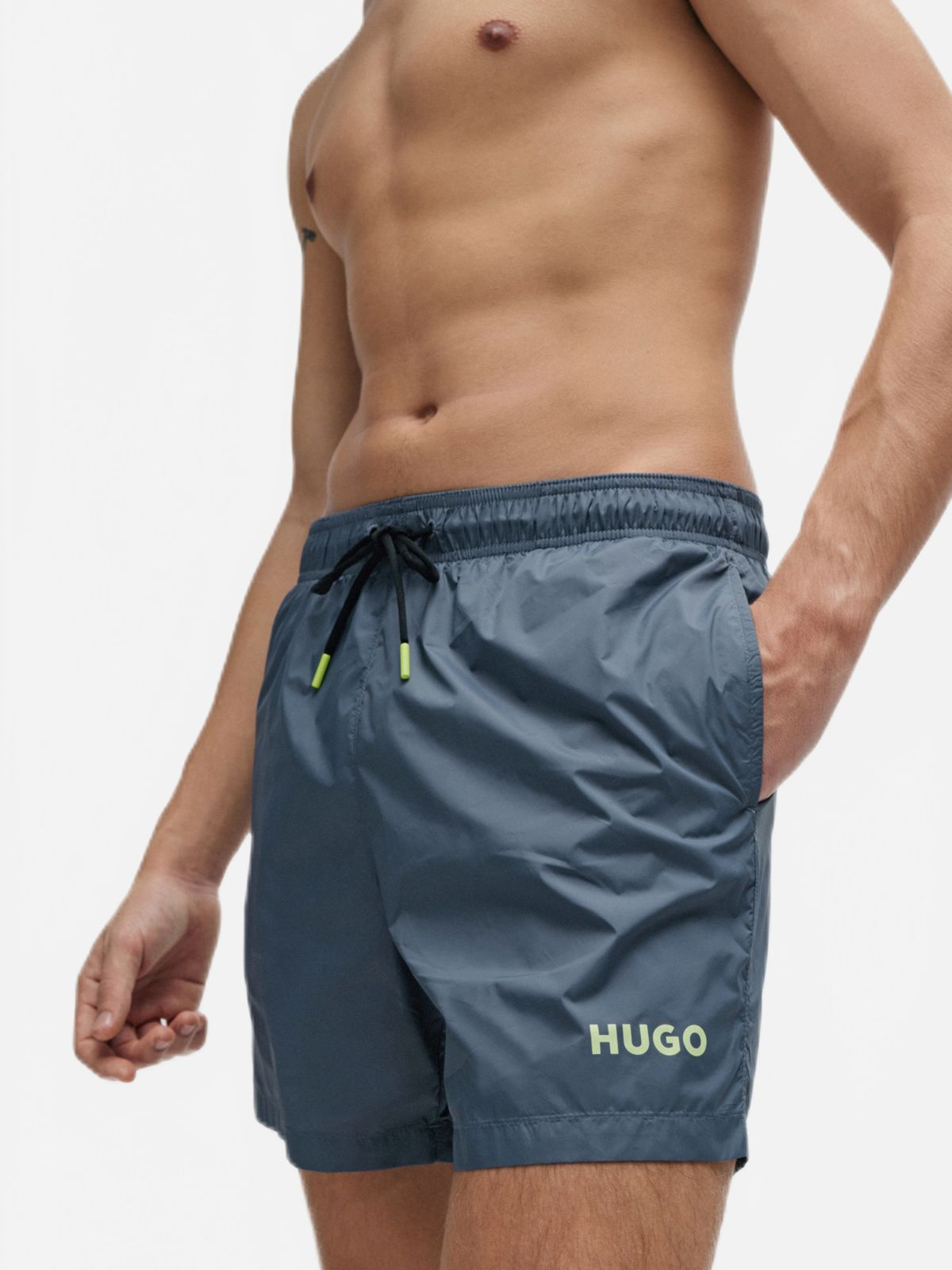  מכנסי בגד ים עם לוגו של HUGO BOSS