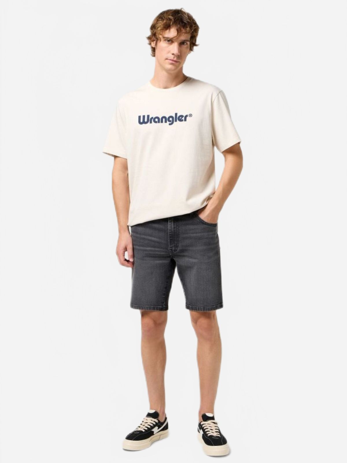  מכנסי ג'ינס קצרים של WRANGLER