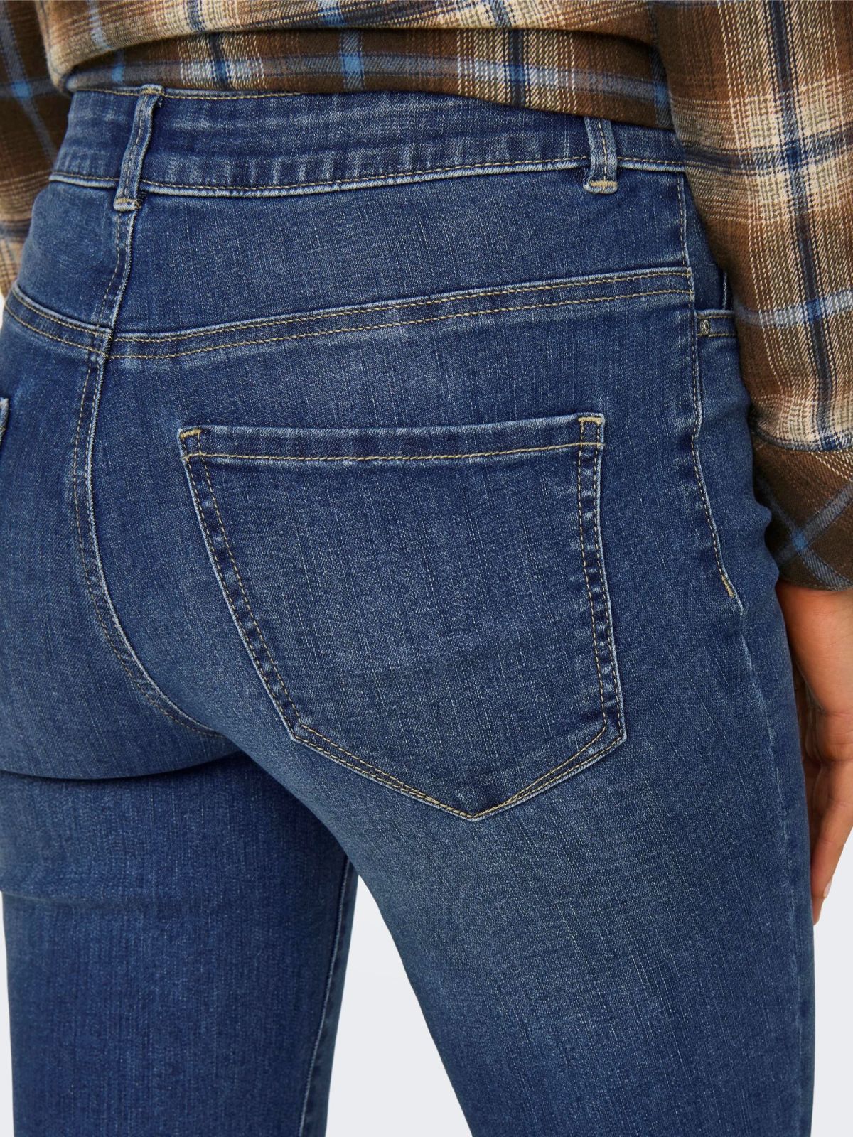  ג'ינס בגזרה מתרחבת של ONLY