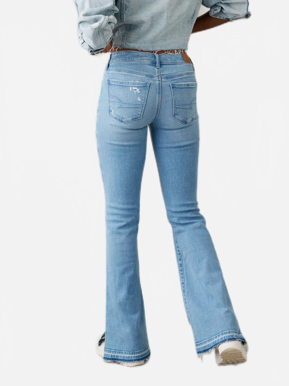  ג'ינס בגזרת FLARE של AMERICAN EAGLE