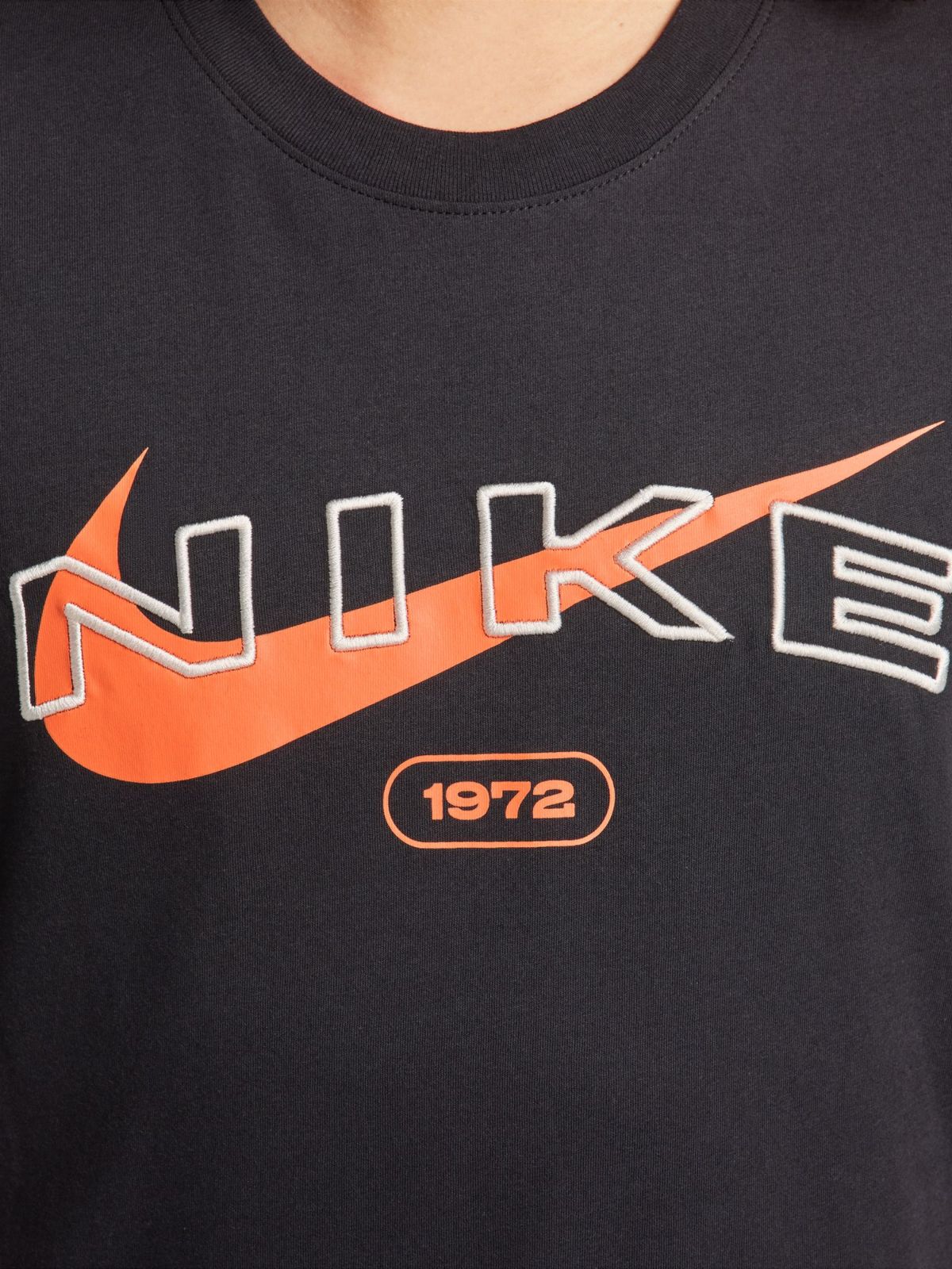  חולצת טישרט עם הדפס לוגו של NIKE