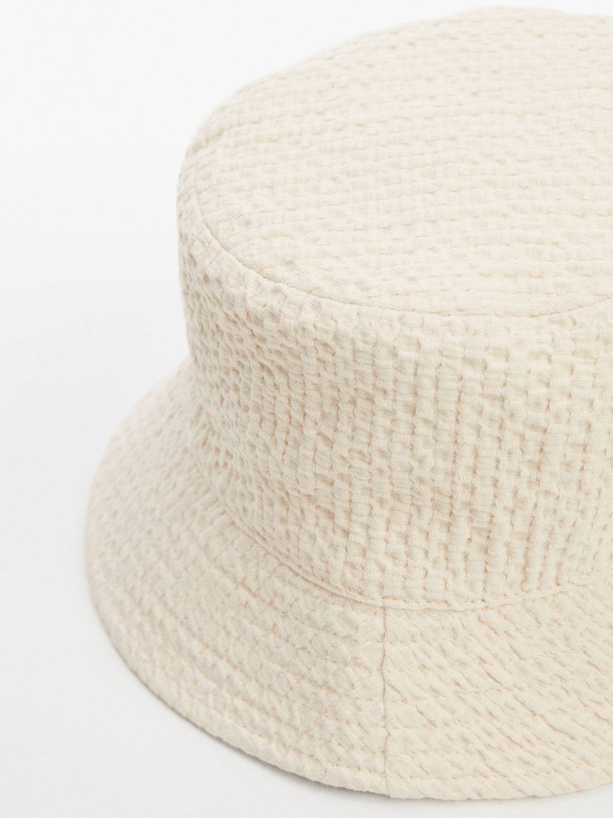  כובע באקט בטקסטורה / נשים של MANGO