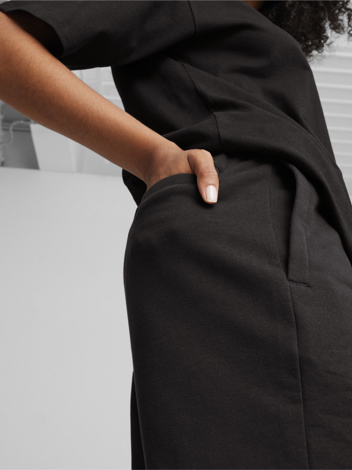  מכנסיים קצרים עם לוגו של PUMA