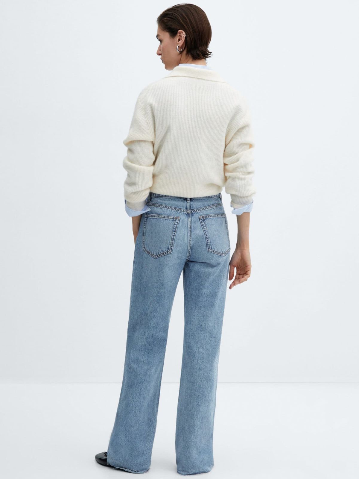  מכנסי ג'ינס בגזרה רחבה של MANGO