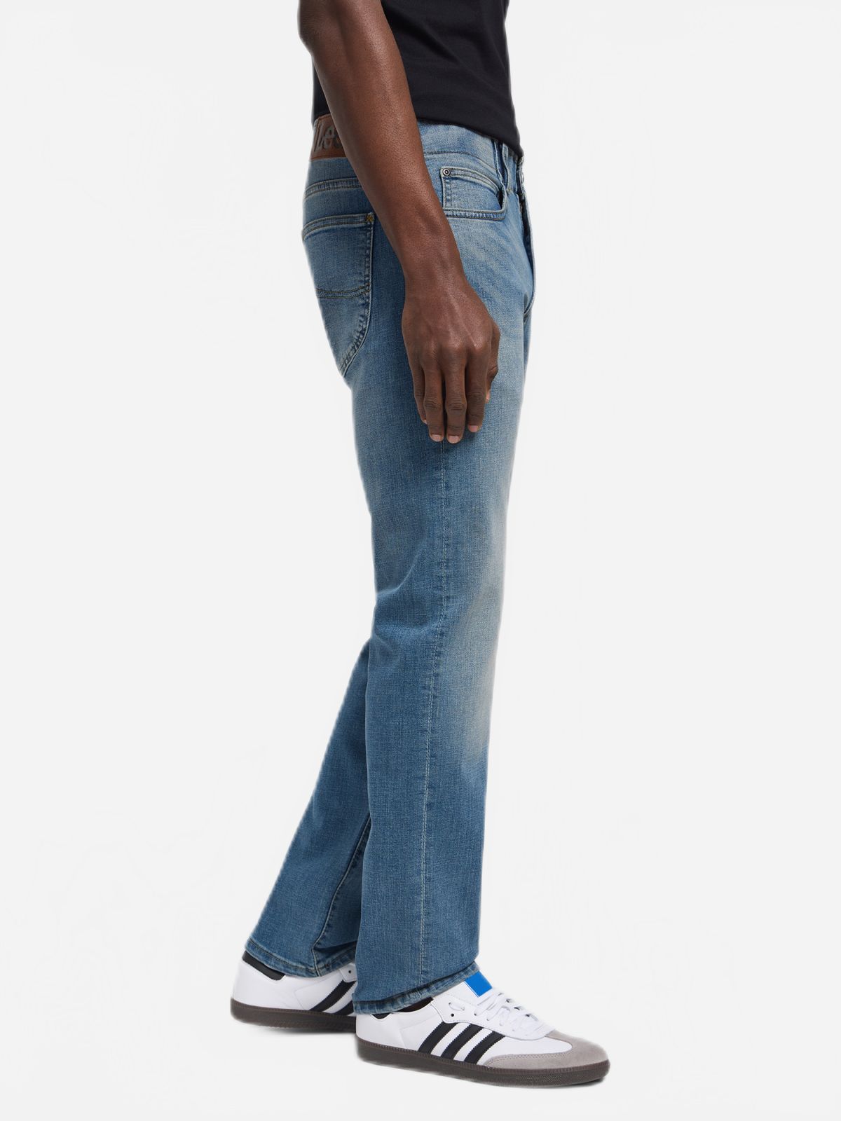  ג'ינס בגזרה ישרה של LEE