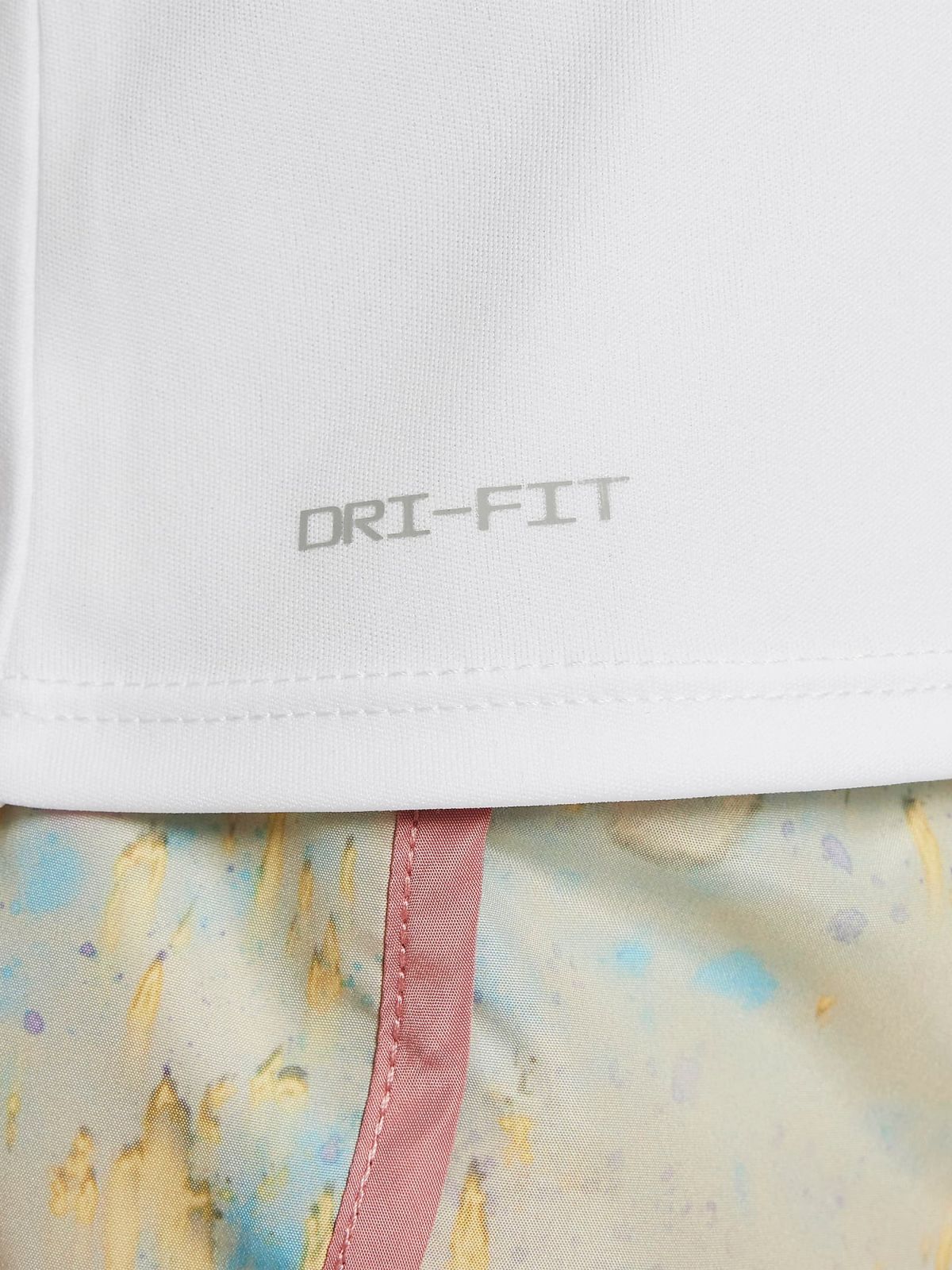 חליפת Dri-Fit טי שירט ומכנסיים קצרים / 1-4Y של NIKE