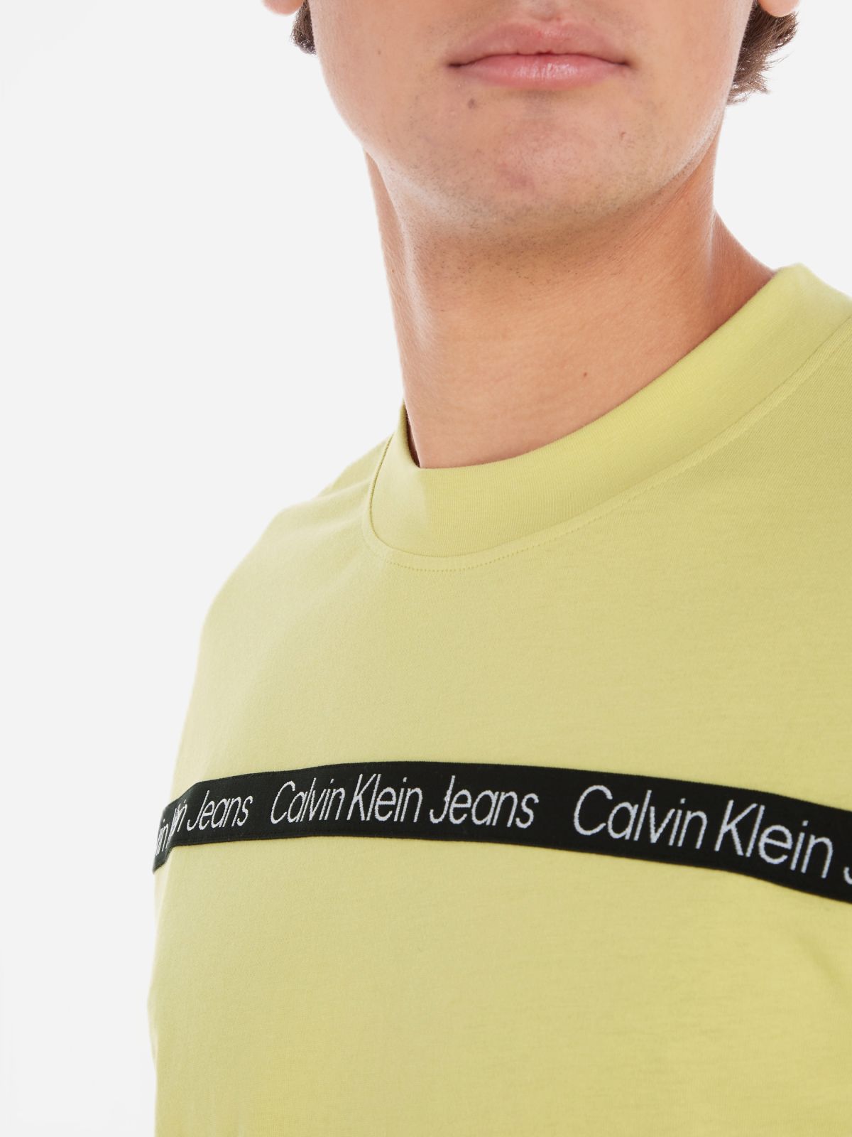  טי שירט עם לוגו של CALVIN KLEIN