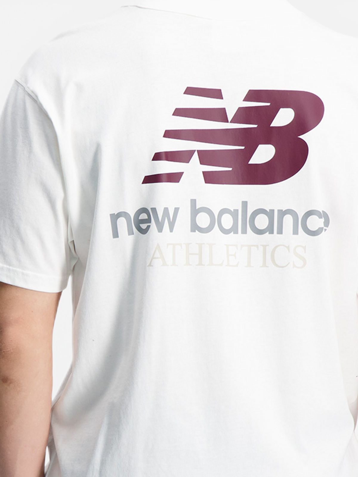  טי שירט עם לוגו של NEW BALANCE