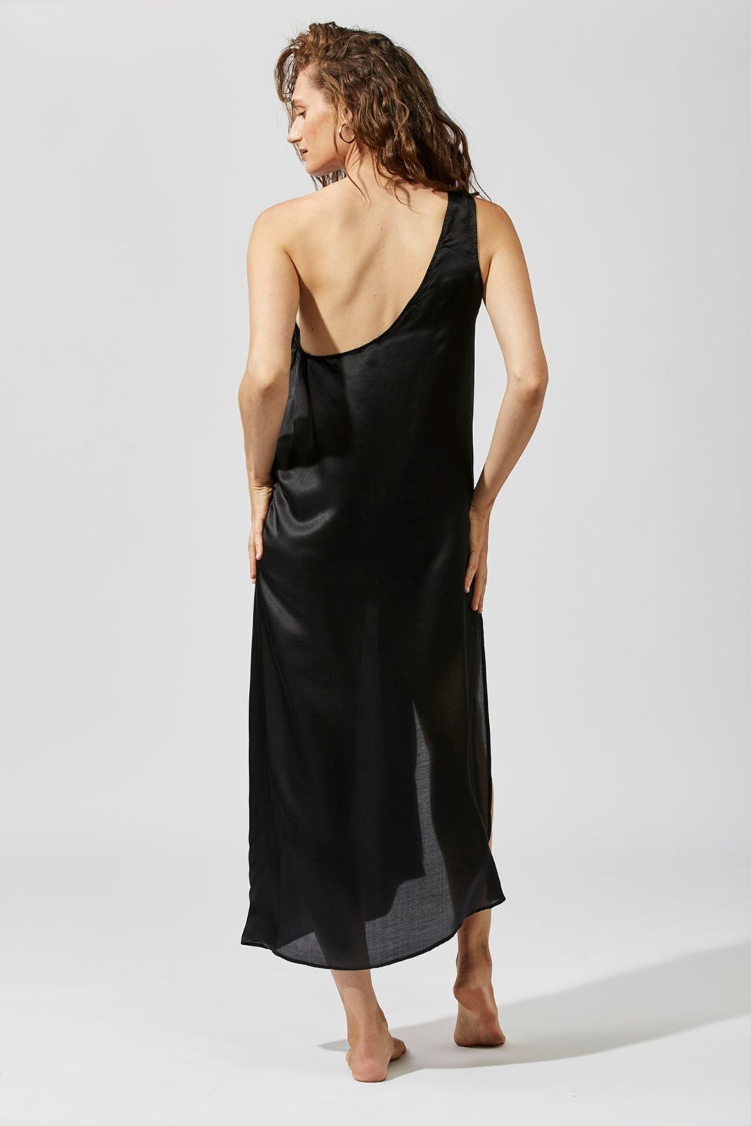  שמלת מקסי וואן שולדר שחור של LUMA BY GOTTEX 