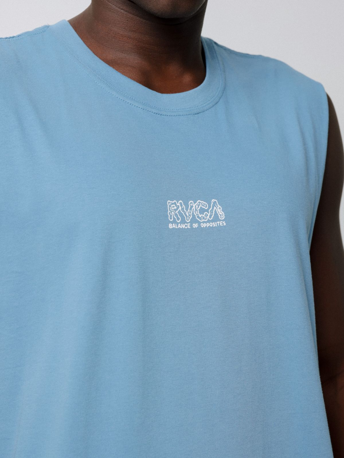  גופייה עם הדפס לוגו של RVCA