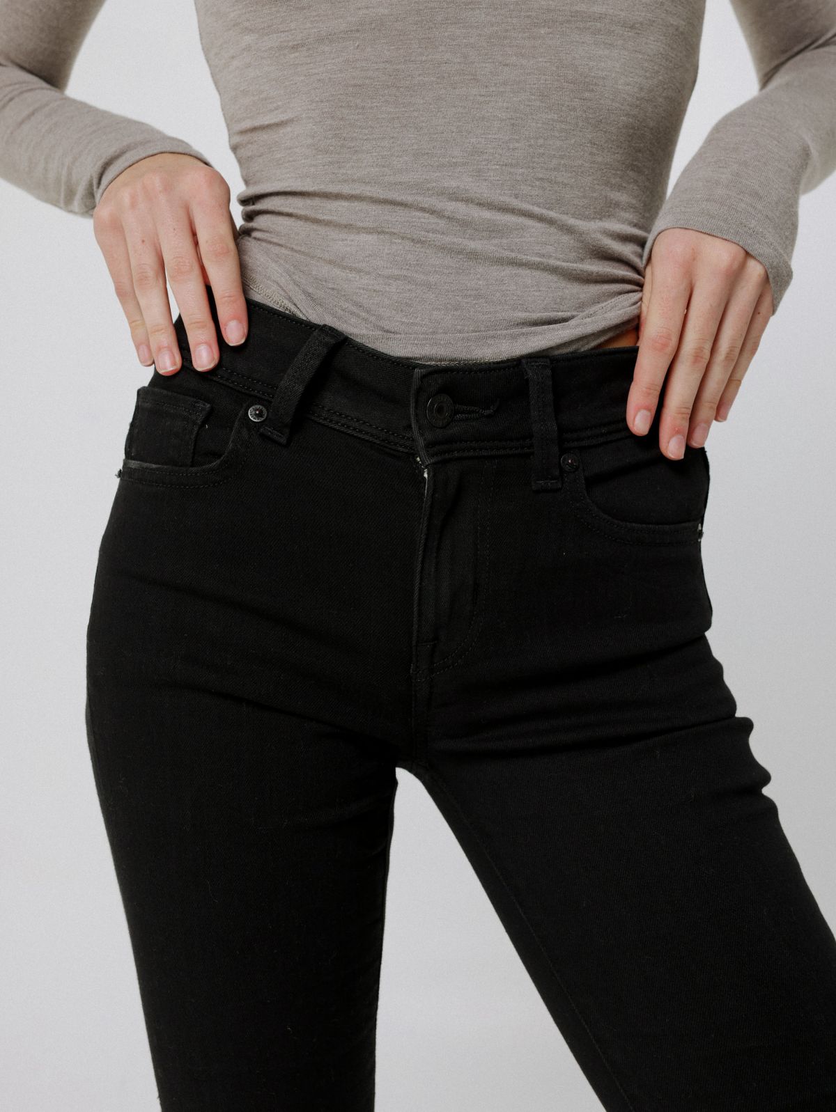  מכנסי ג'ינס בגזרת KICK BOOT של AMERICAN EAGLE