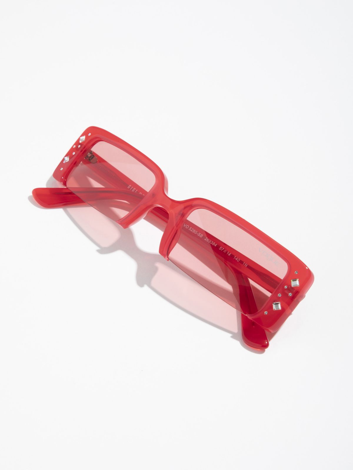  משקפי שמש מלבניים עם מסגרת משובצת Gigi Hadid של VOGUE EYEWEAR