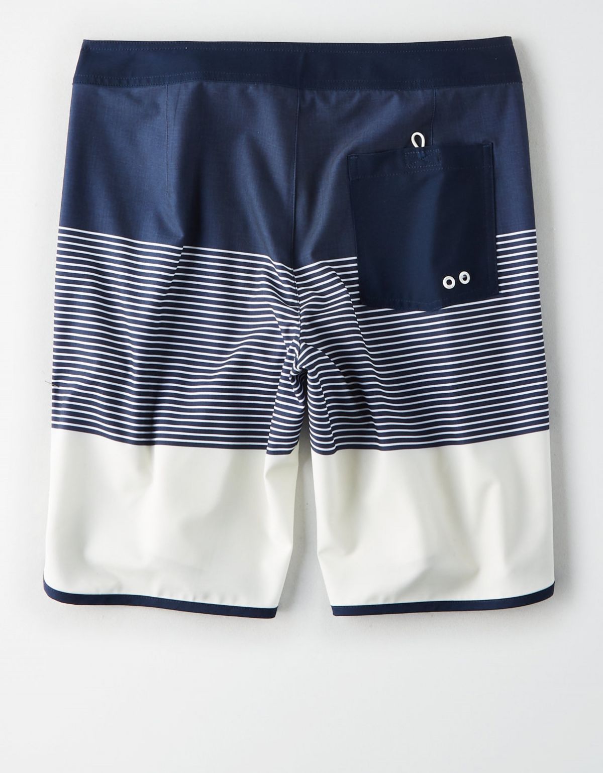  מכנסי בגד ים קולור בלוק עם פאץ' לוגו של AMERICAN EAGLE