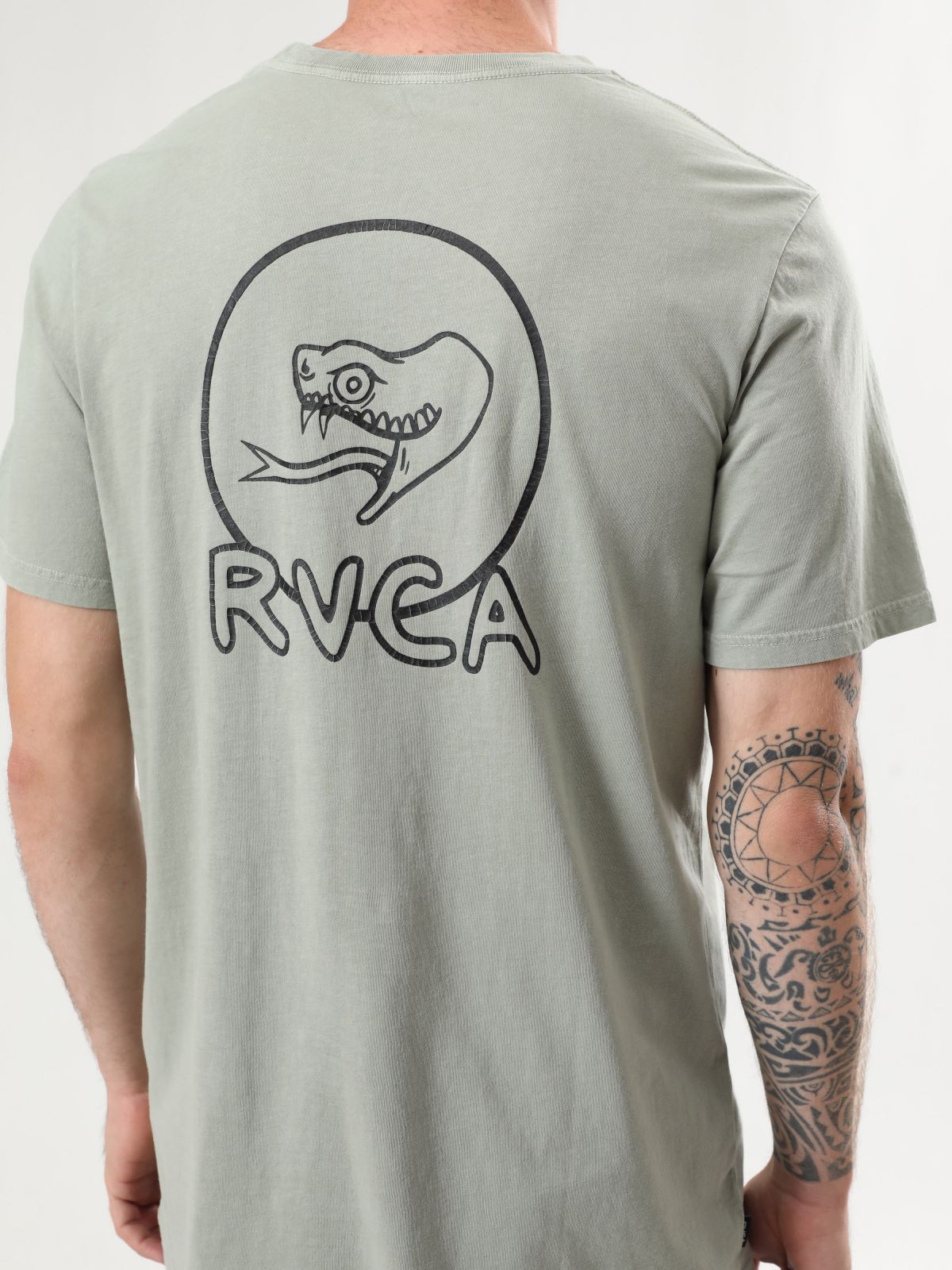  טי שירט עם רקמת לוגו של RVCA