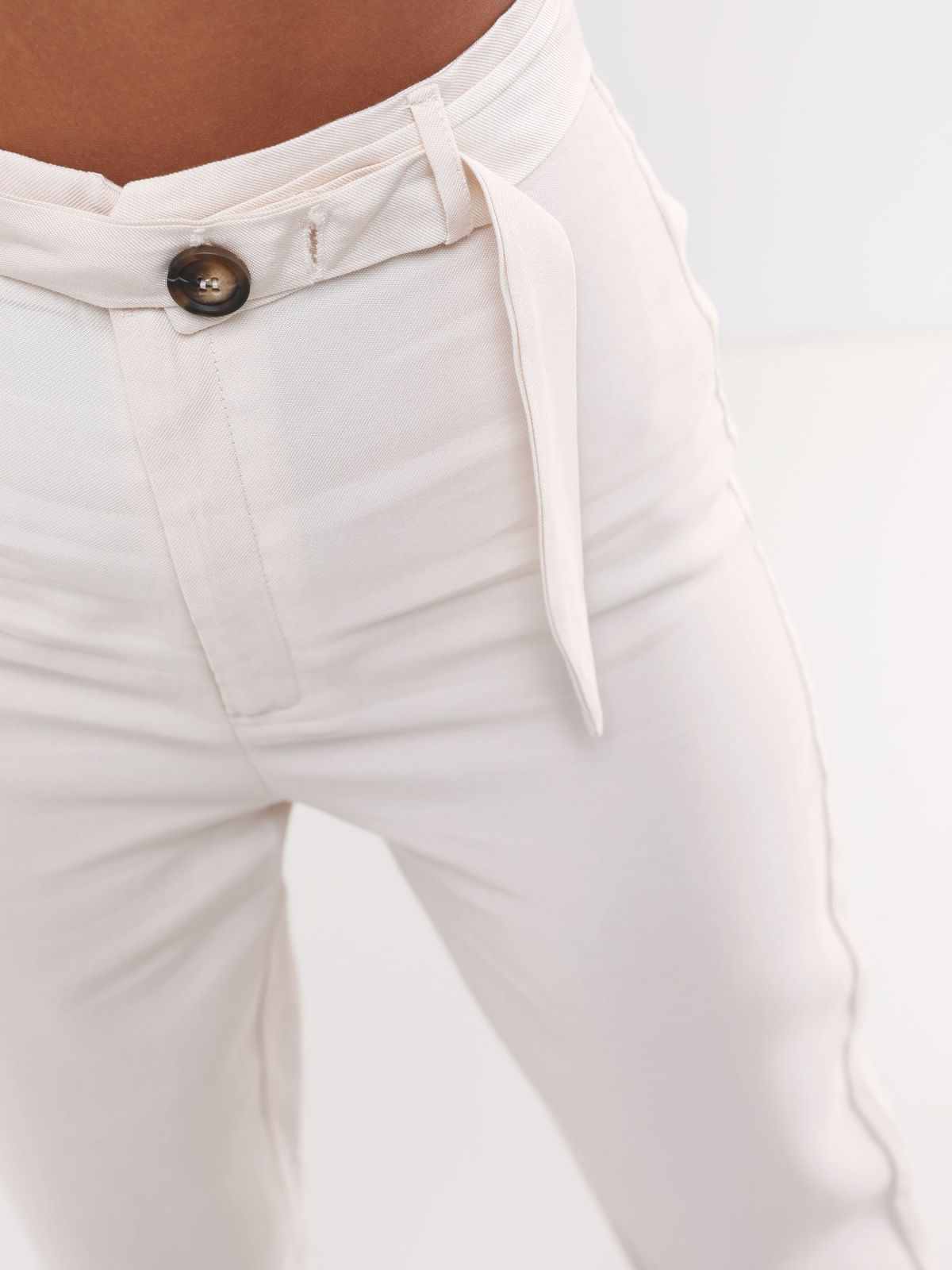  מכנסיים מחויטים עם חגורה של TERMINAL X
