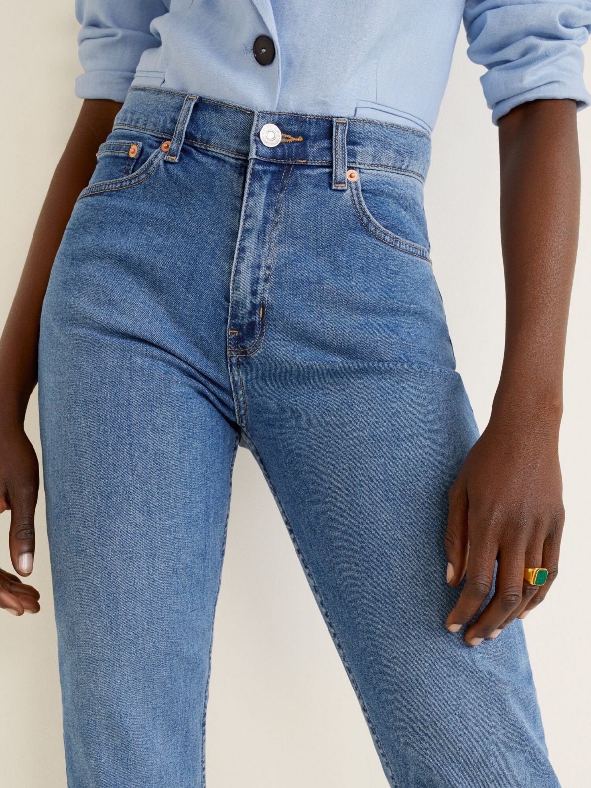  ג'ינס MOM בגזרת סלים של MANGO