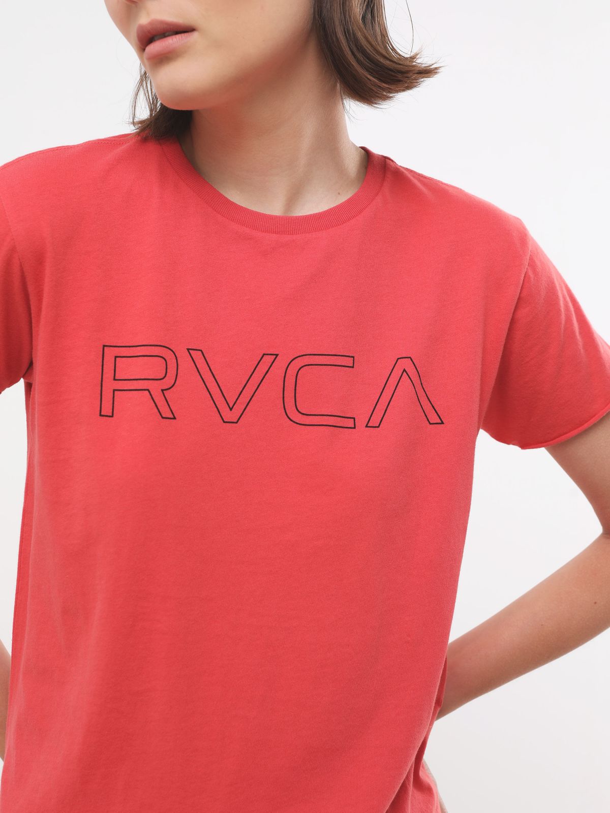  טי שירט עם הדפס לוגו של RVCA