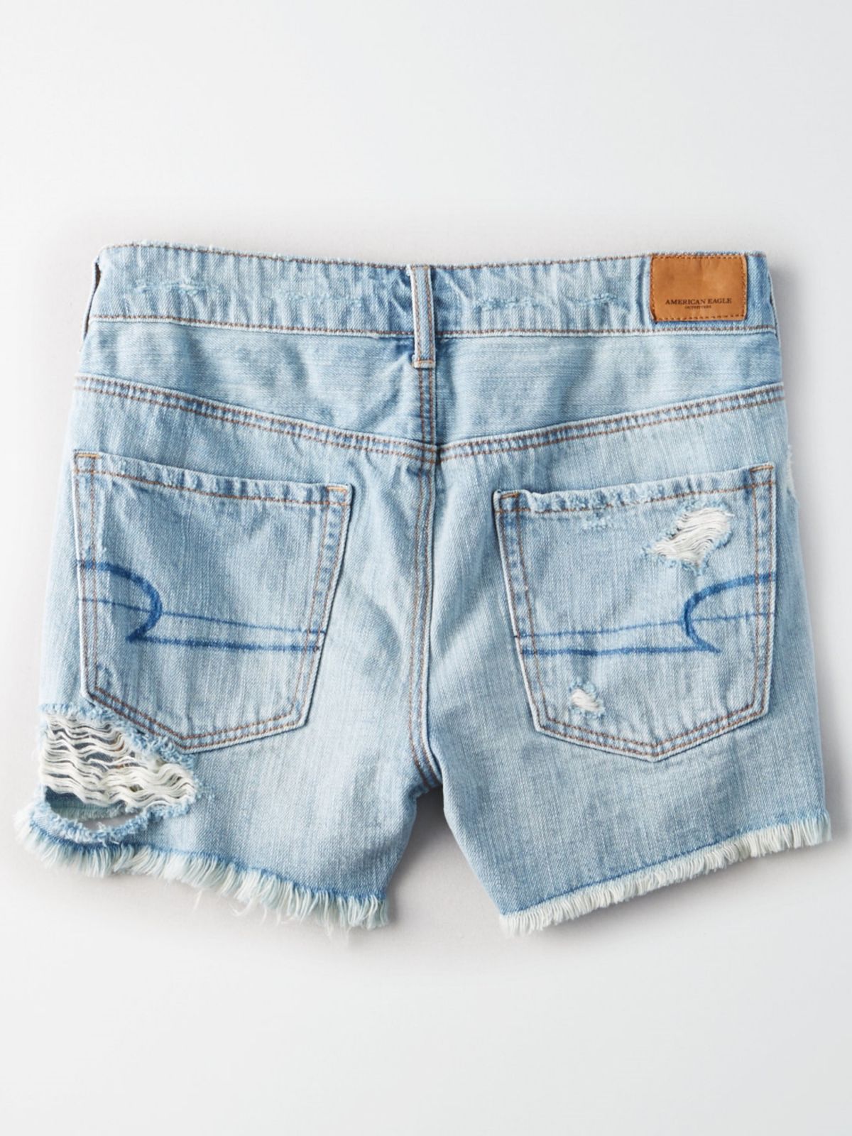  ג'ינס קצר בשטיפה בהירה עם קרעים של AMERICAN EAGLE