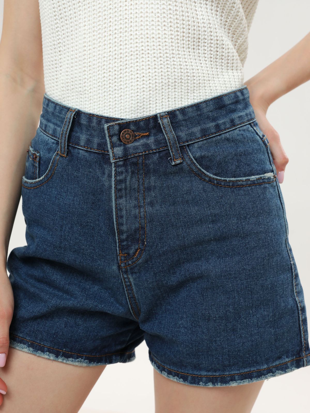  ג'ינס קצר בשטיפה כהה של TERMINAL X