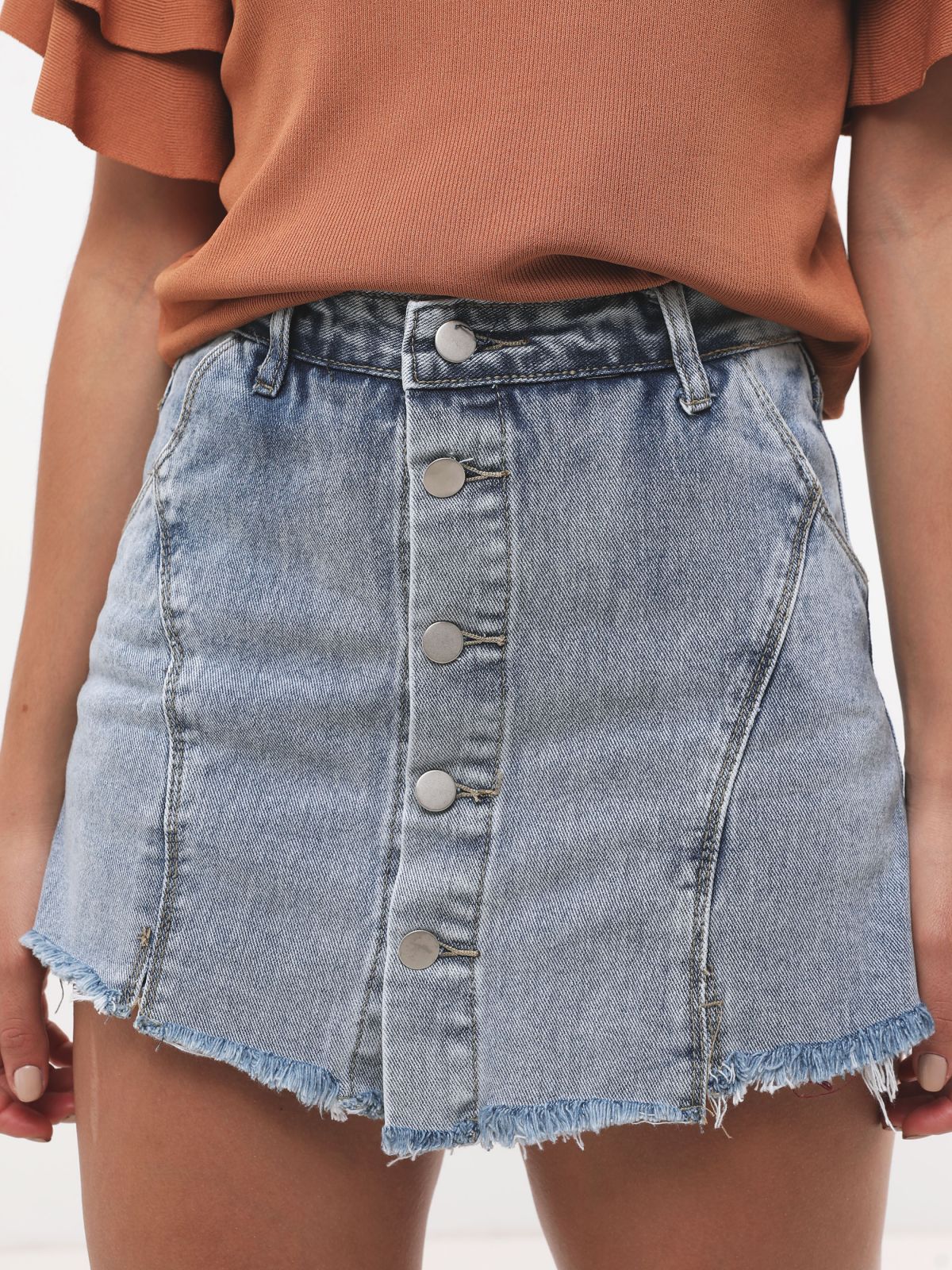  מכנסי חצאית ג'ינס עם כפתורים של YANGA