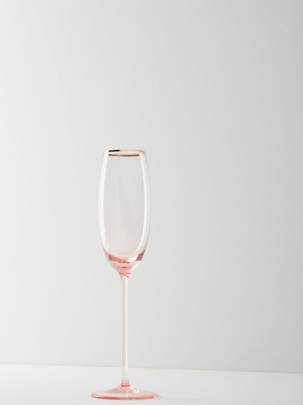  כוס שמפניה עם שפה מוזהבת של ANTHROPOLOGIE