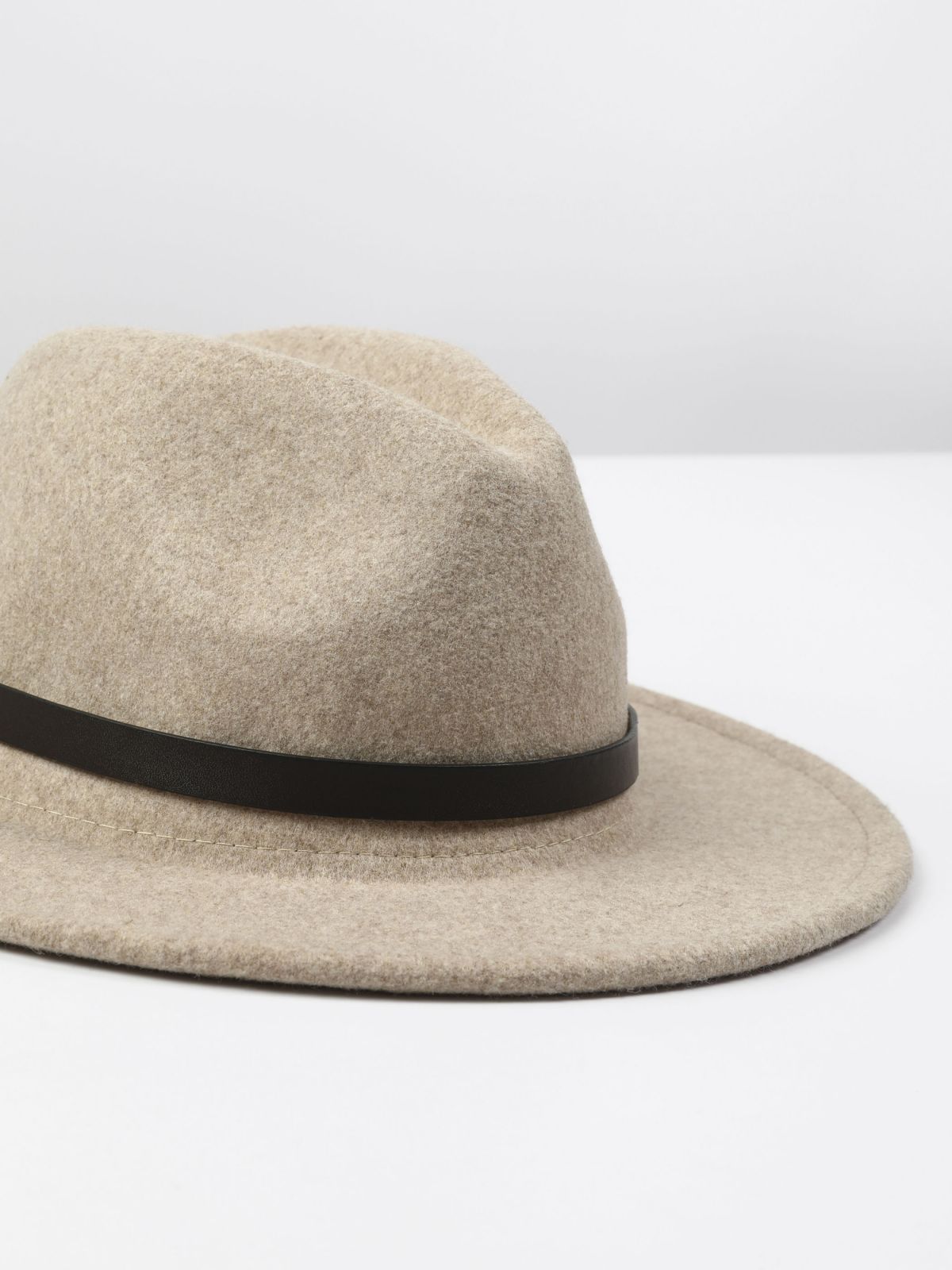  כובע דמוי צמר רחב שוליים בשילוב רצועה / נשים של TERMINAL X