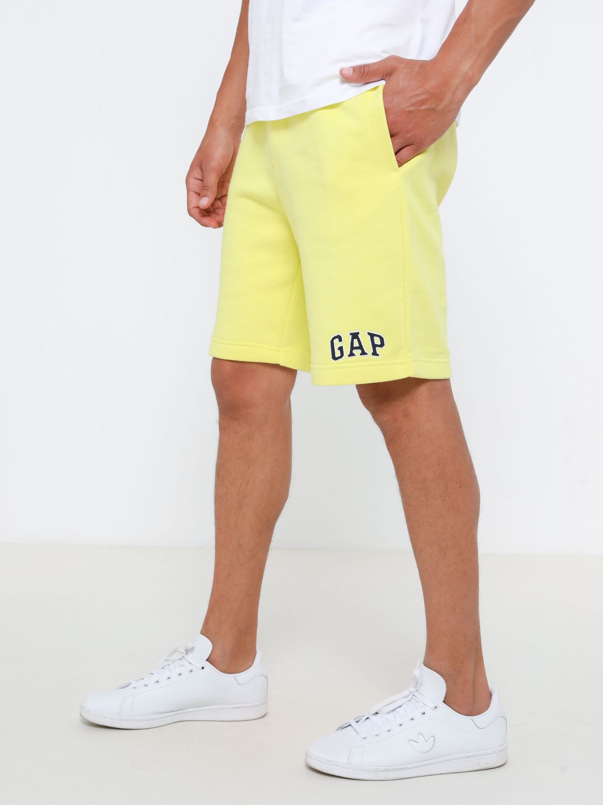  מכנסי פוטר קצרים עם רקמת לוגו של GAP