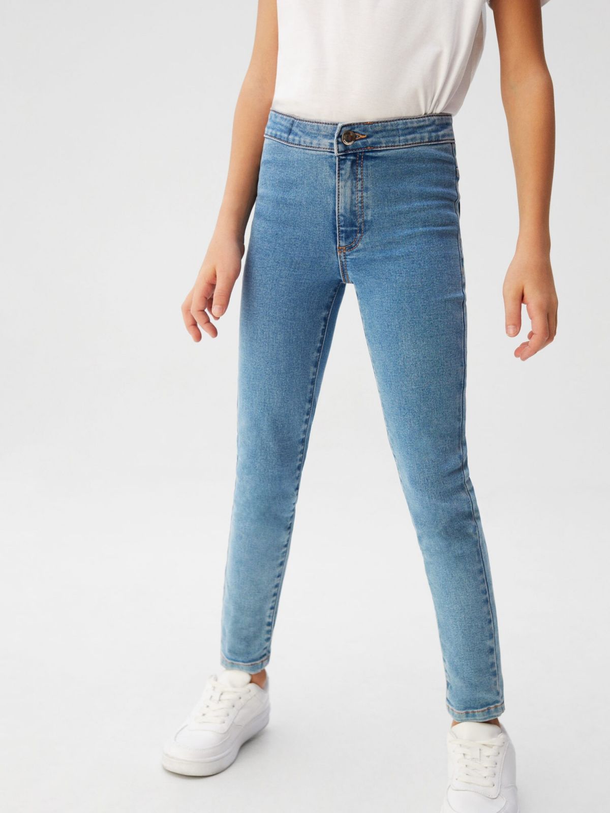  ג'ינס סקיני של MANGO