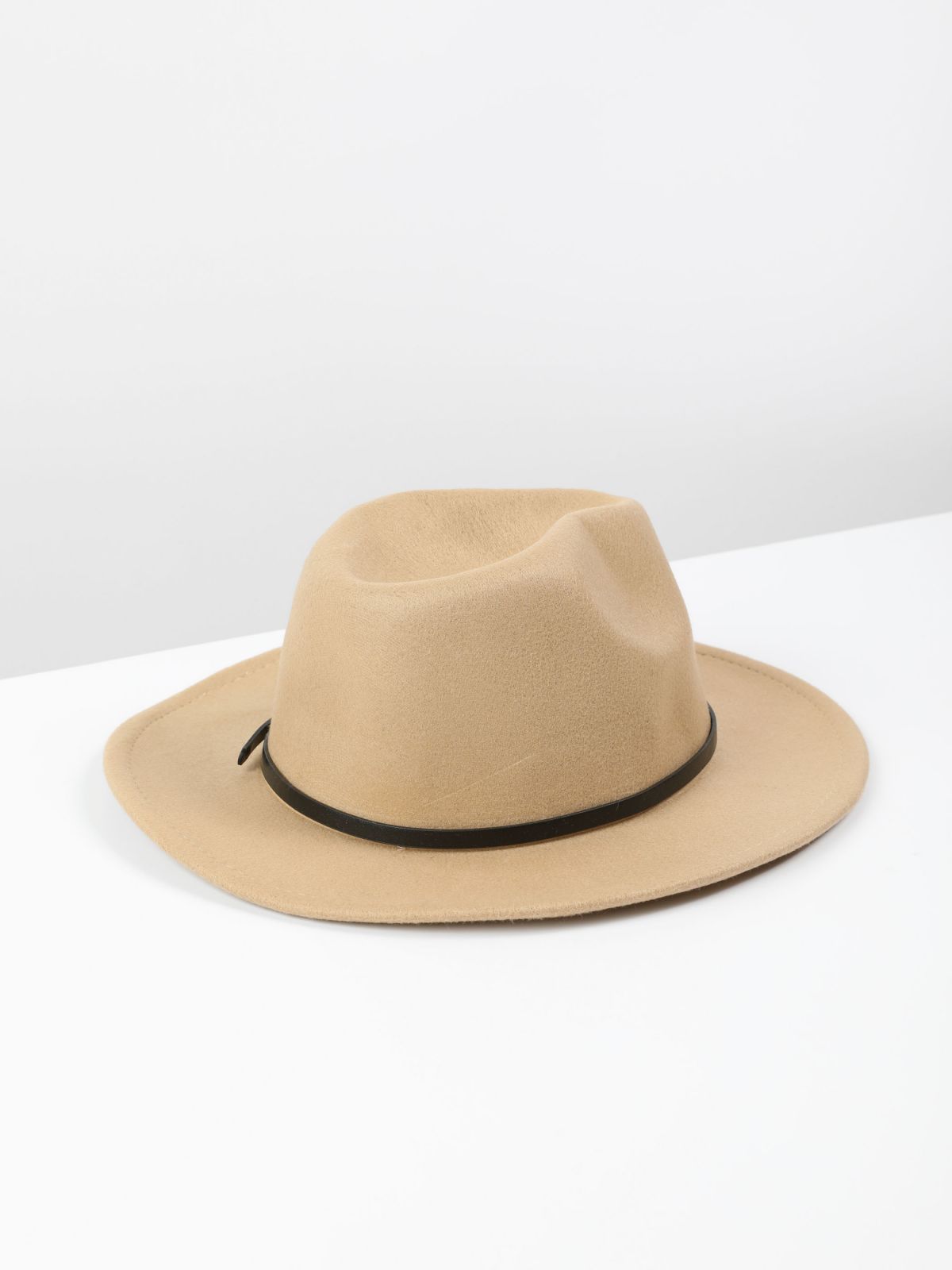  כובע רחב שוליים עם רצועה / נשים של YANGA