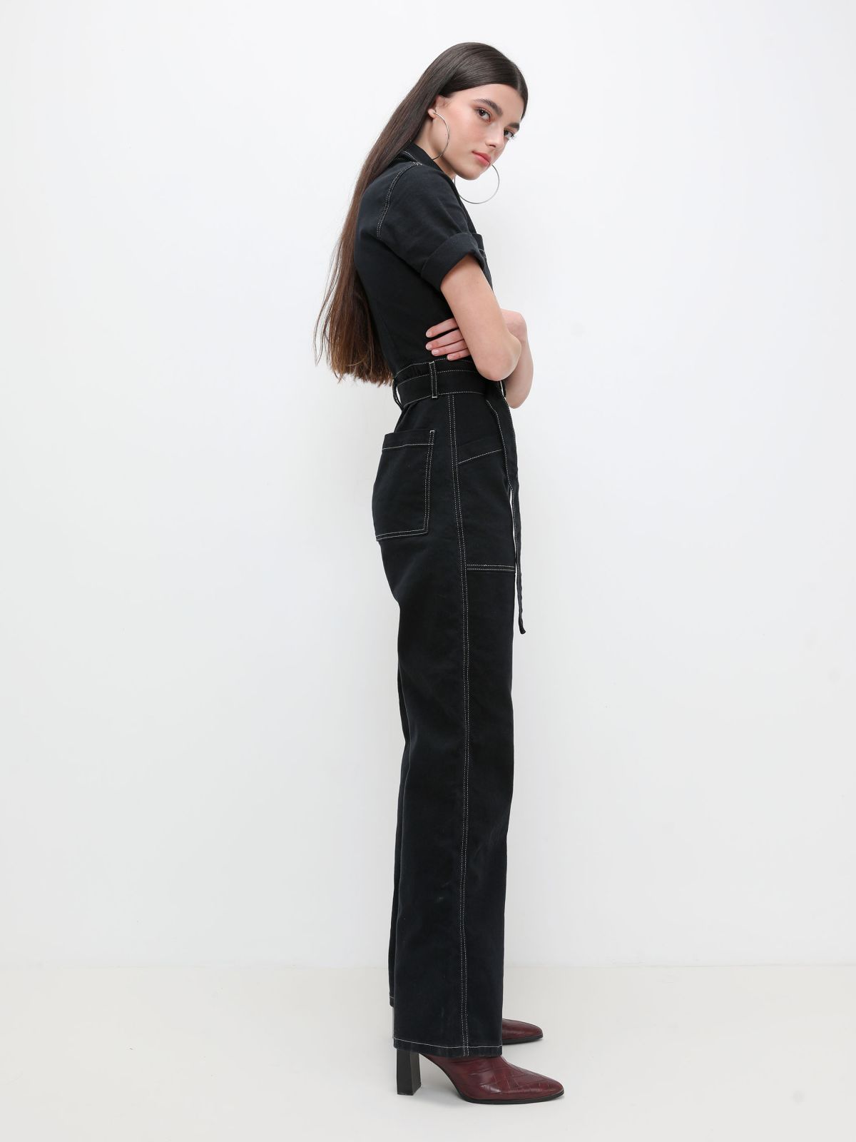  אוברול ג'ינס עם תיפורים מודגשים של URBAN OUTFITTERS