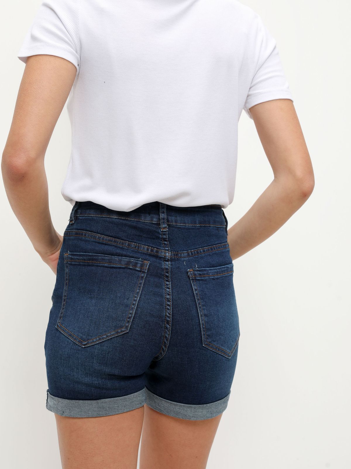  ג'ינס קצר בסיומת קיפול של FOX