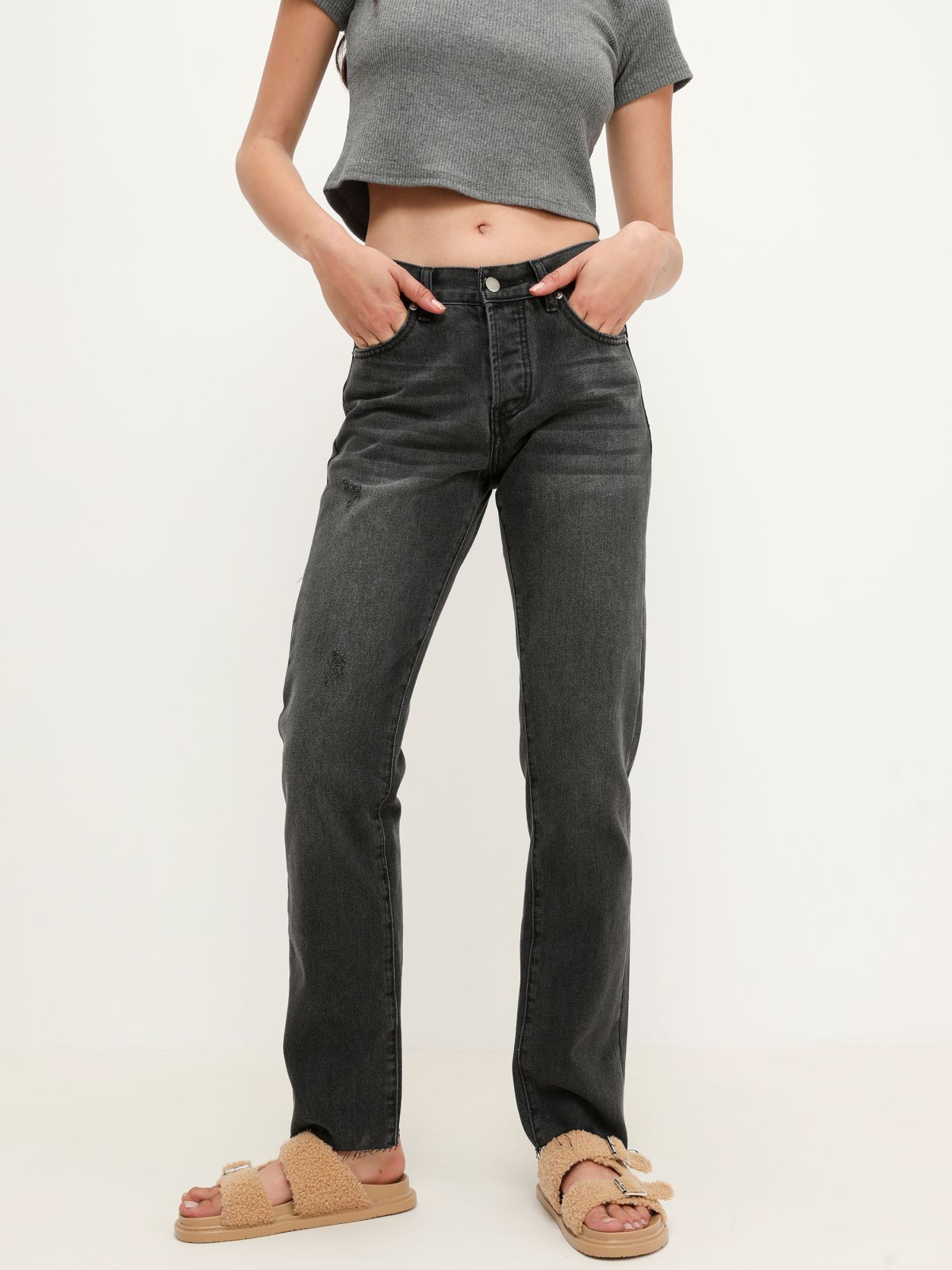  ג'ינס בגזרת Mom בסיומת גזורה של TERMINAL X