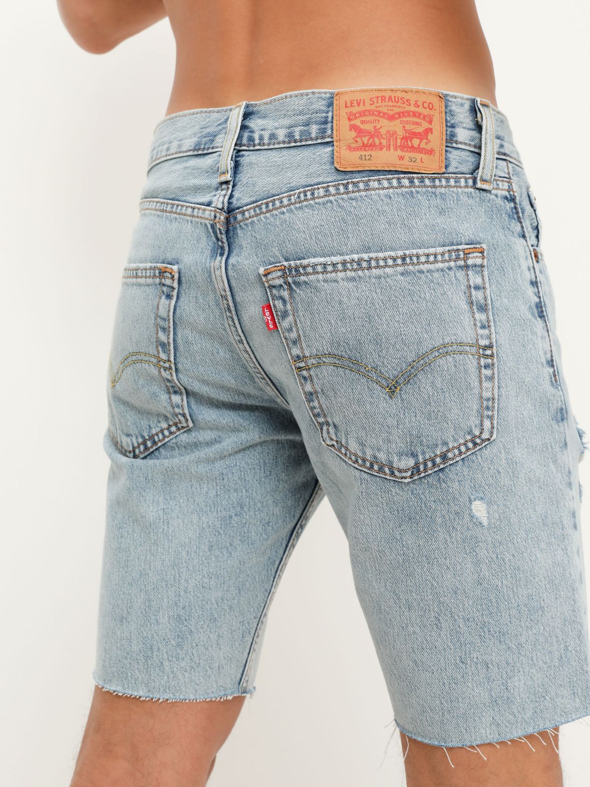  ג'ינס קצר ווש עם קרעים של LEVIS