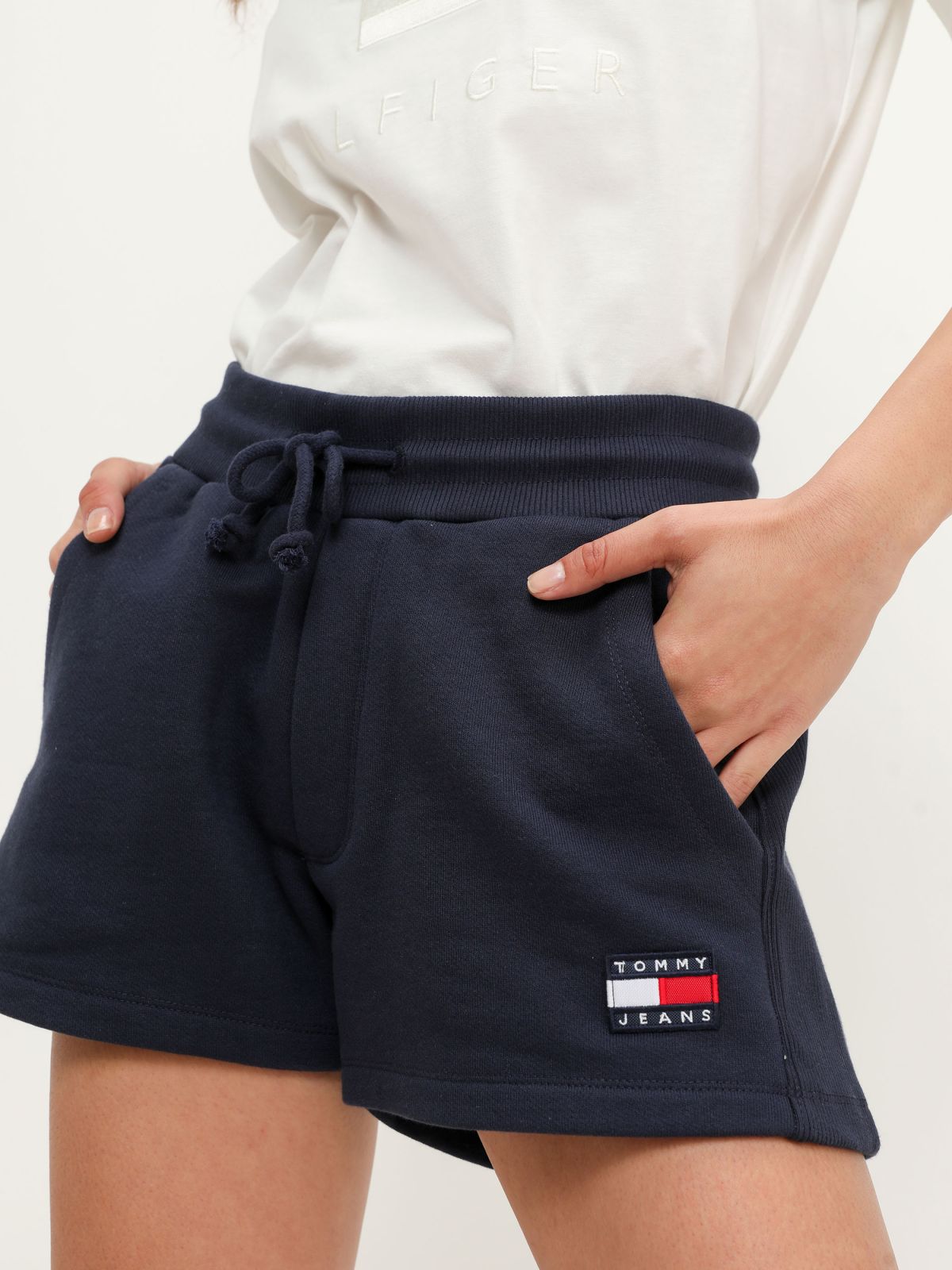  מכנסי טרנינג קצרים עם לוגו של TOMMY HILFIGER