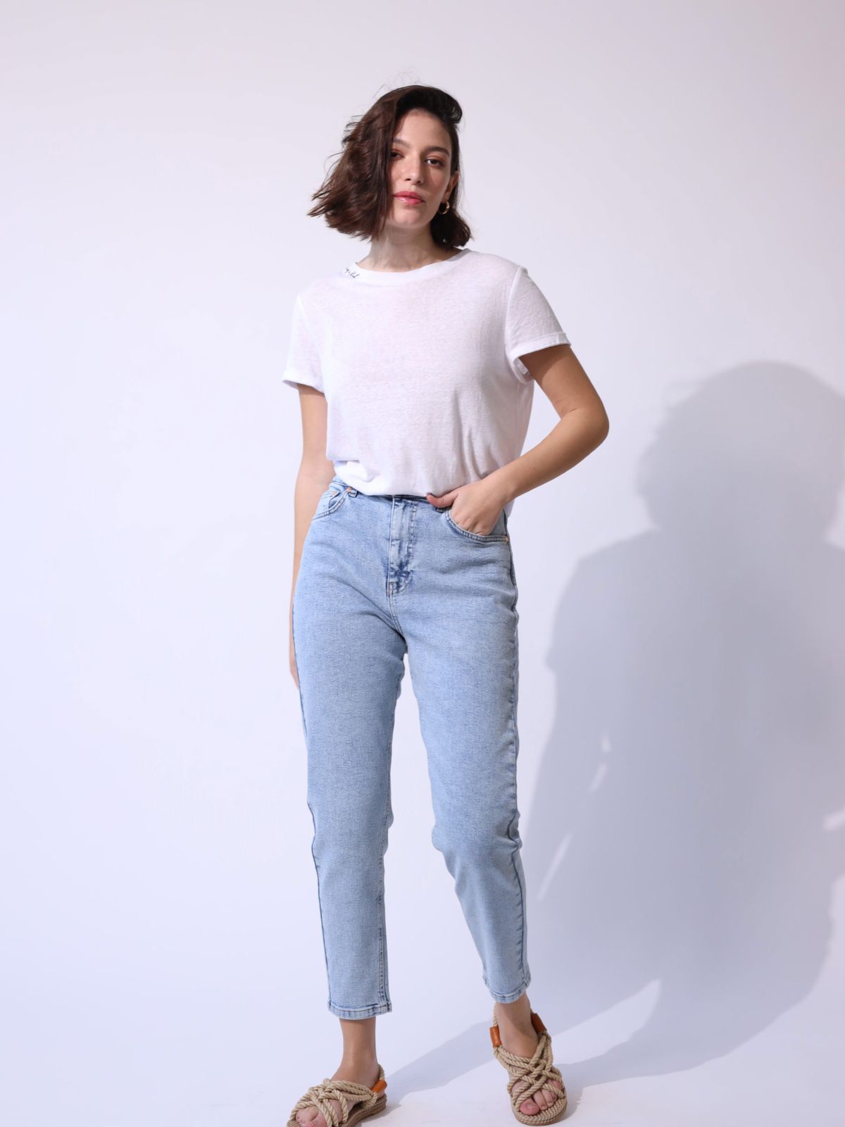  ג'ינס בשטיפה בהירה Rose Jeans של YANGA