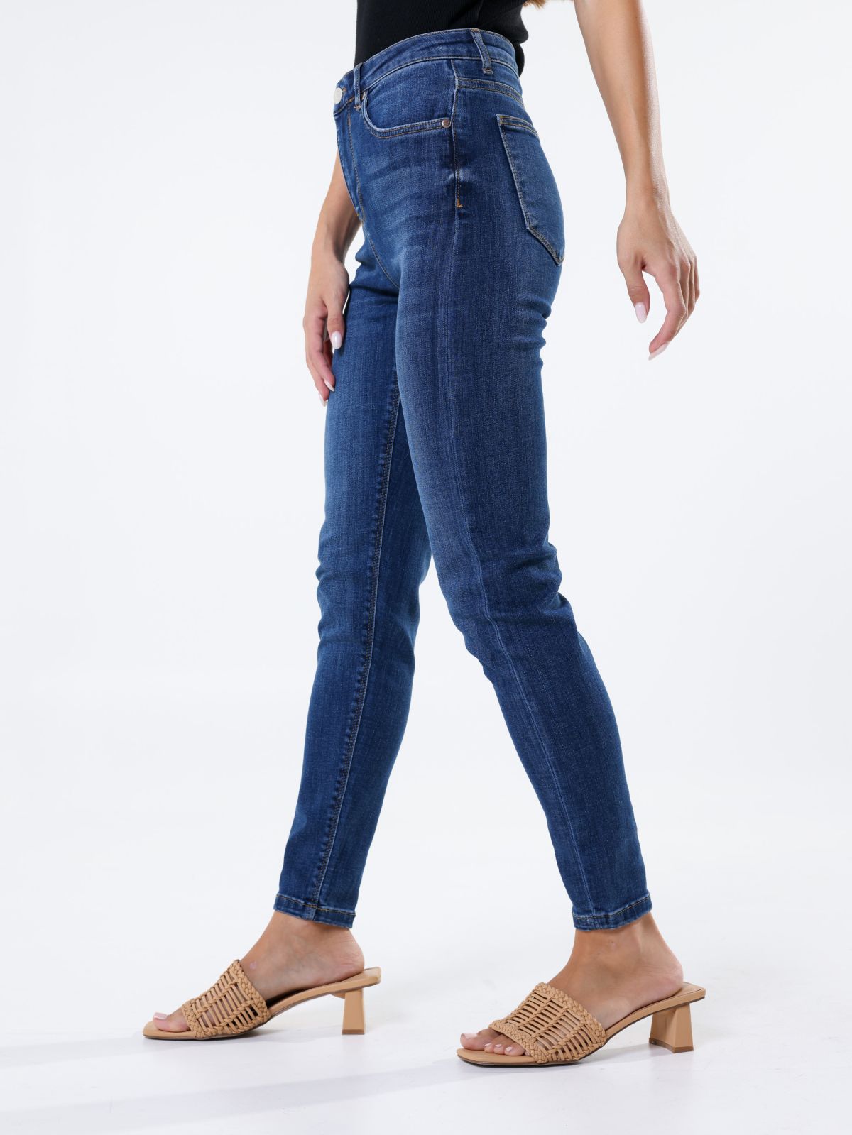  ג'ינס בגזרת סקיני Lily של YANGA