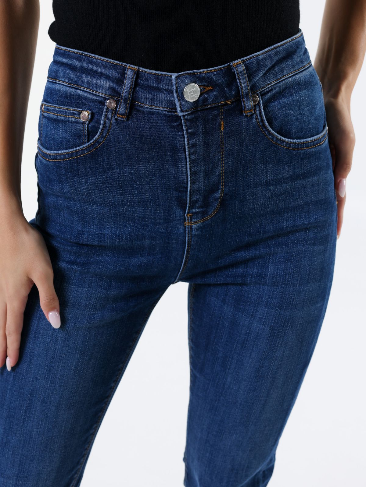  ג'ינס בגזרת סקיני Lily Jeans של YANGA