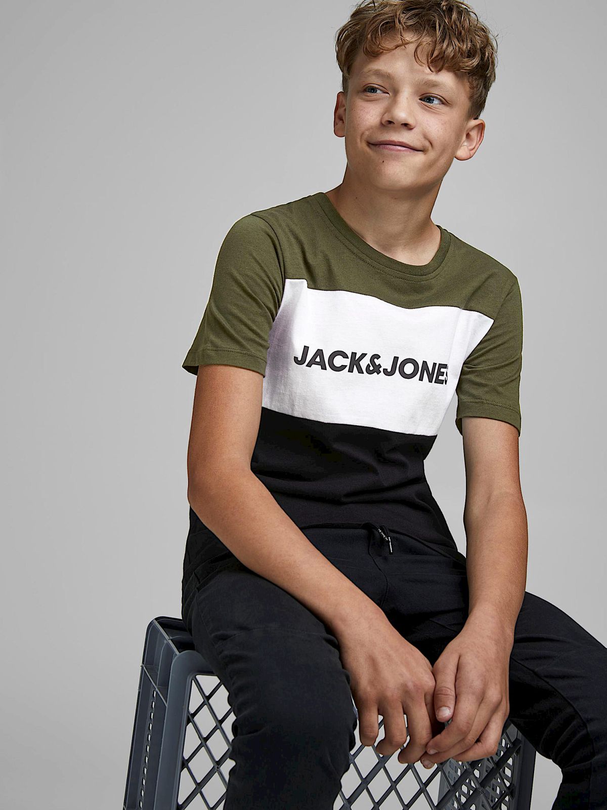  טי שירט קולור בלוק עם לוגו / Teen של JACK AND JONES